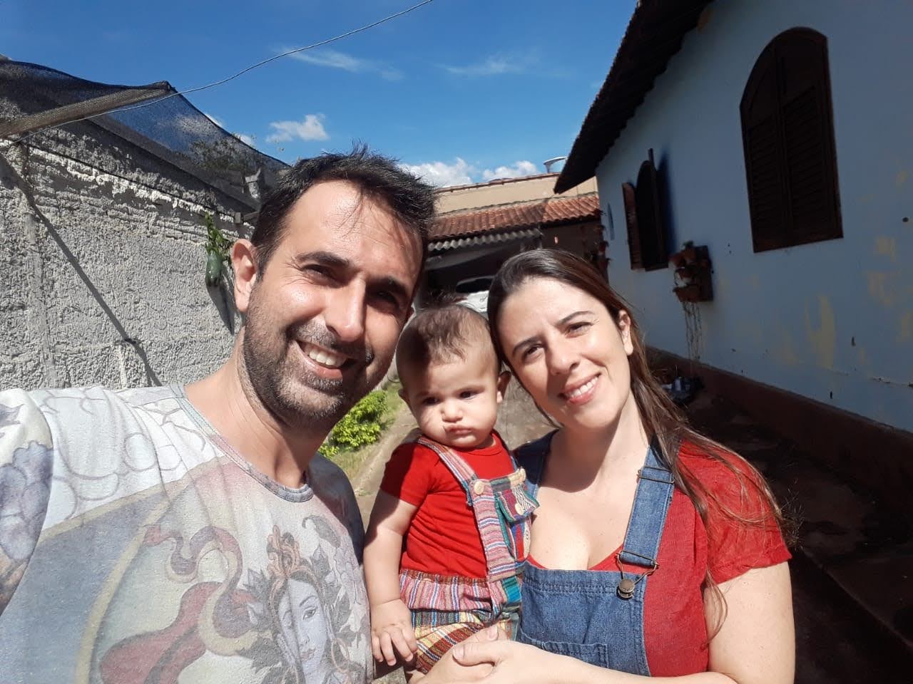 O casal Ciro e Luana com o filho Ravi