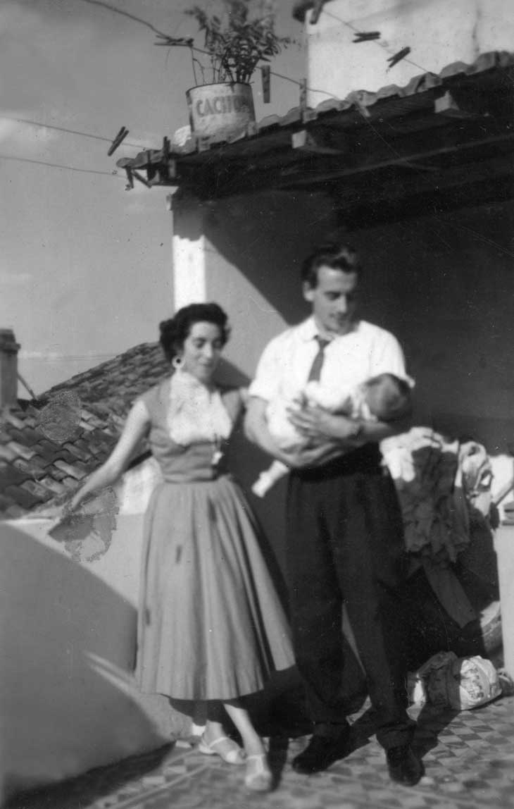 O casal Lygia e Helio Stávale e o filho Reinaldinho. Casa de Herminio e Phimomena (Rua Itajaí 95 - Mooca)