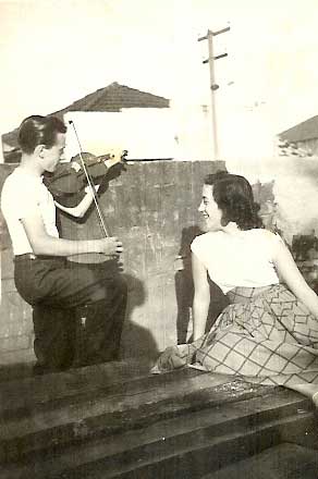 Os namorados Hélio e Lygia. Casa dos pais de Lygia. Rua Itajai, 95 - Mooca