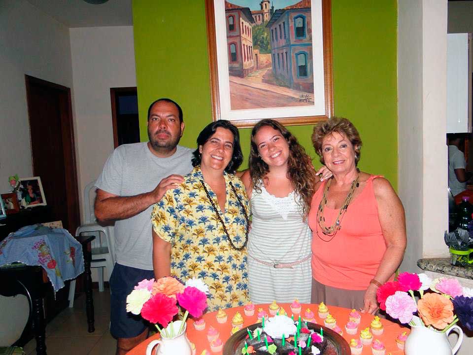 Frederico Guimarães de Almeida Junior, a irmã Adriana Stávale (filhos de Selma), Mariana Stávale (filha de Adriana) e Selma Stávale de Almeida (irmã de Paulo Cesar e Mariangela.