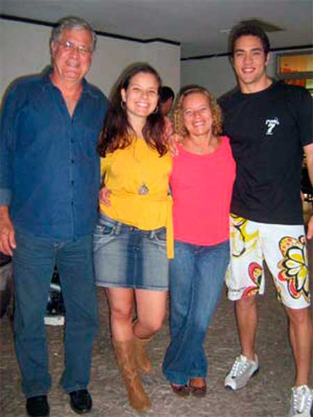 O casal Paulo César e Diva e os filhos Luciana e Felipe.