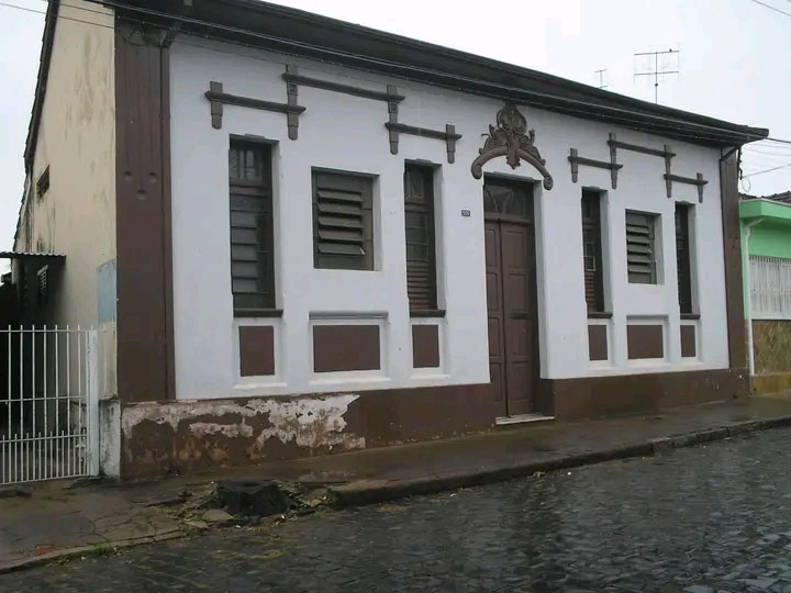 Casa de Carmem  Stávale e Joaquim Correa Alvarenga. Cidade - Casa Branca (SP)