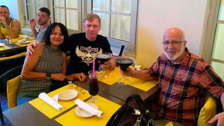 O casal Djanicy e Sergio Luiz Stávale e o primo americano Ronald (Ron) Xavier Stávale
