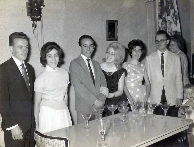 Casamento de Yara Stávale e Antonio (Toninho). Os casais Helio e Lygia, Toninho e Yara e Fausto e Clarice