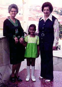A madrasta de Adelina, a pequena Claudia Regina (filha de Roberto Stávale) e Adelina Stávale (neta de Giuseppe Angelo e Angelina)
