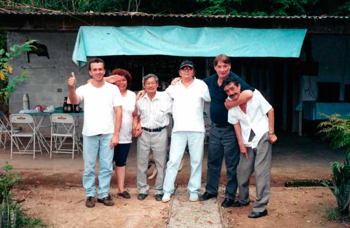 Ricardo com amigos do bar Barraca da Amizade e os amigos Philipe e Edgar. Serra da Cantareira