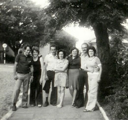 Toninho e Yara, Hélio e Lygia, Yolanda e Fausto e Clarisse. Foto da década de 70.