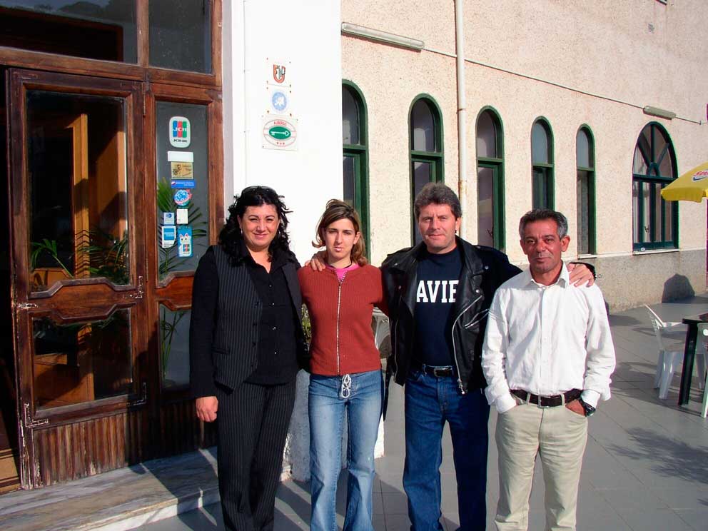 20 Dipendenti dell'Hotel Sud. Rita, Giovanna e Domenico e il ospite Reinaldo (il terzo del gruppo)