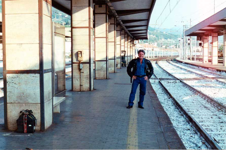 1 Paola - Stazione ferroviaria. Arrivo di Reinaldo e Ronald (maggio 2006)