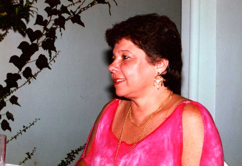 24.9 Eleide em sua casa na Rua Ararigboia - Mooca. 2004