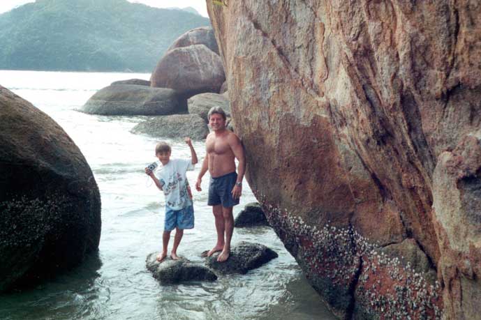 25.5 Reinaldo e o filho Yuri. Praia Dura - Ubatuba
