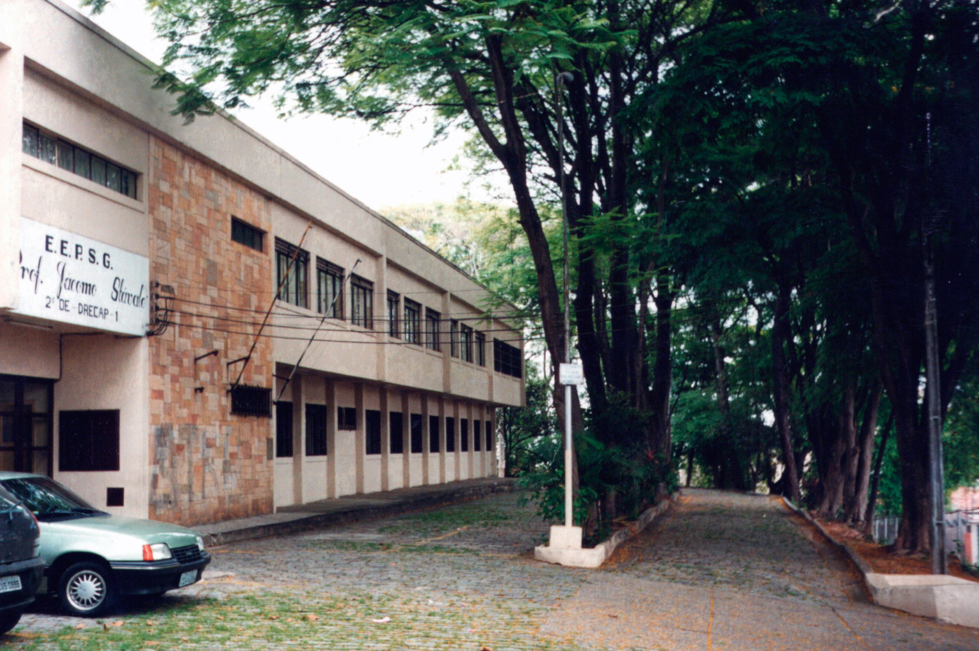 10. Escola Estadual Professor Jacomo Stávale (2005) 3