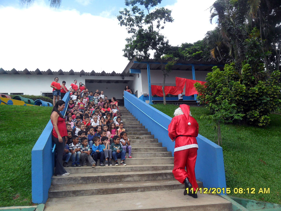 3. Papai Noel na EMEI Rosa Stávale. 2015 Último ano do Papai Noel na escola e no entorno da escola, bairro Tanque – Atibaia SP.