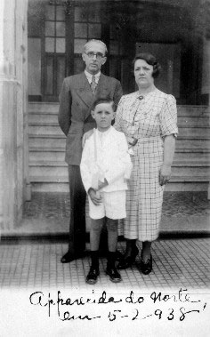 3. Rosa, seu marido Antonio e seu filho Lenine