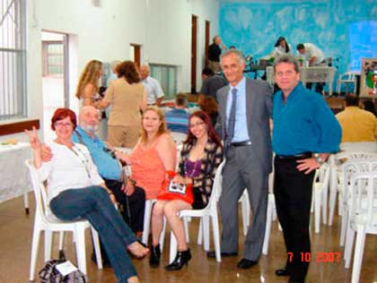 Os primos Márcia, Bob, Sonia e Anna, o escritor italiano Antonio Pupo e Reinaldo. (setembro de 2007 - recepção e homenagem ao Pupo)