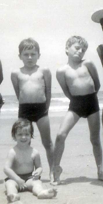 Maurício, Reinaldo e Mônica na praia