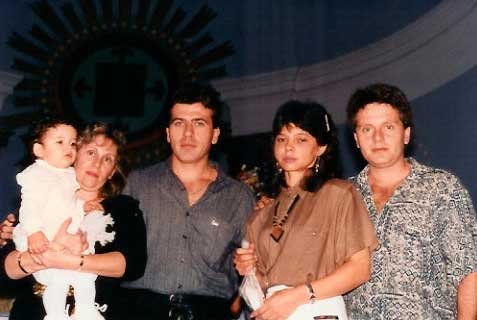 Batizado de Victor. Victor com a madrinha Marcia, o padrinho Mauricio, Eleide e Reinaldo
