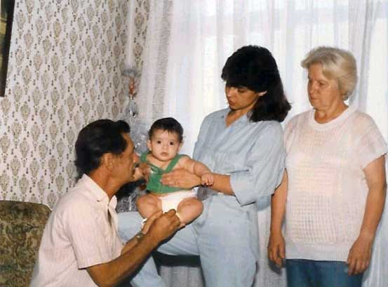 Eleide com seus pais Jair e Lídia e o filho Victor