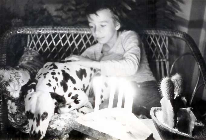 Ricardo com a cachorra Kelly - Casa da Rua Itajaí, 102 - Mooca