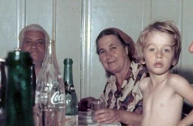 Ricardo e avós Philomena (Filó) e Hermínio (Hermes) - Casa da Rua Tenente Ignacio, 71 - Mooca