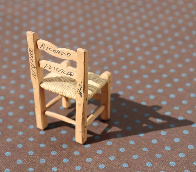 6b Piccola sedia fatta a mano di Pupo, con dedica di Pupo a Reinaldo Stávale.