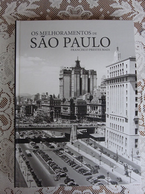 Livro 'Os Melhoramentos de São Paulo', do Prefeito Prestes Maia, com a dedicatória de Adriana