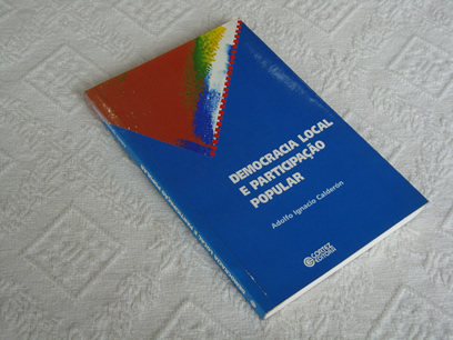 Livro 'Democracia Local e Participação Popular', do autor Adolfo Ignacio Calderon