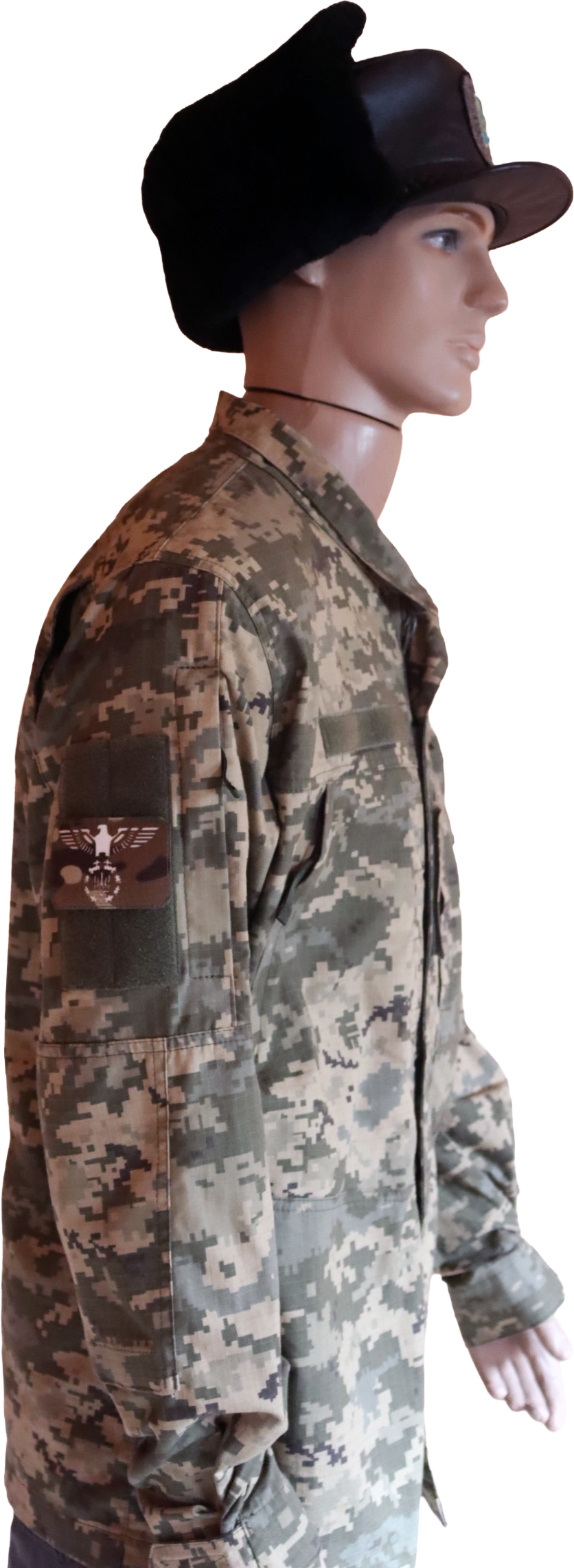 Uniforme camuflado de soldado da Ucrânia com quepe de policial militar da Ucrânia