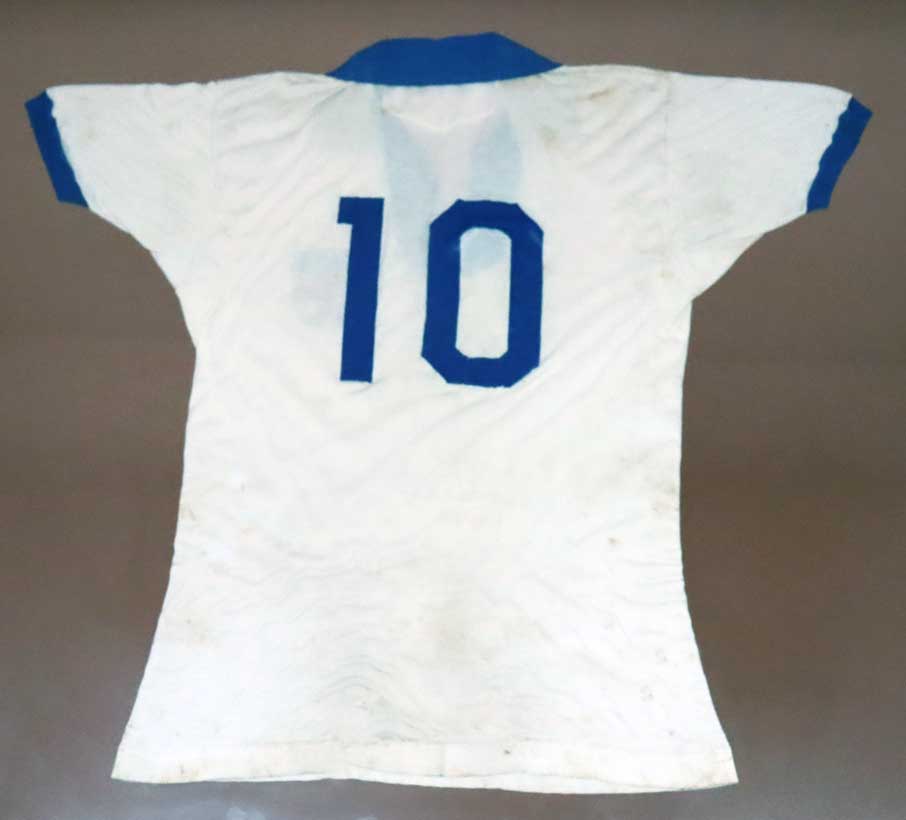2 Uniforme do time de futebol Bandeirantes onde jogava Reinaldo (anos 70 e 80)