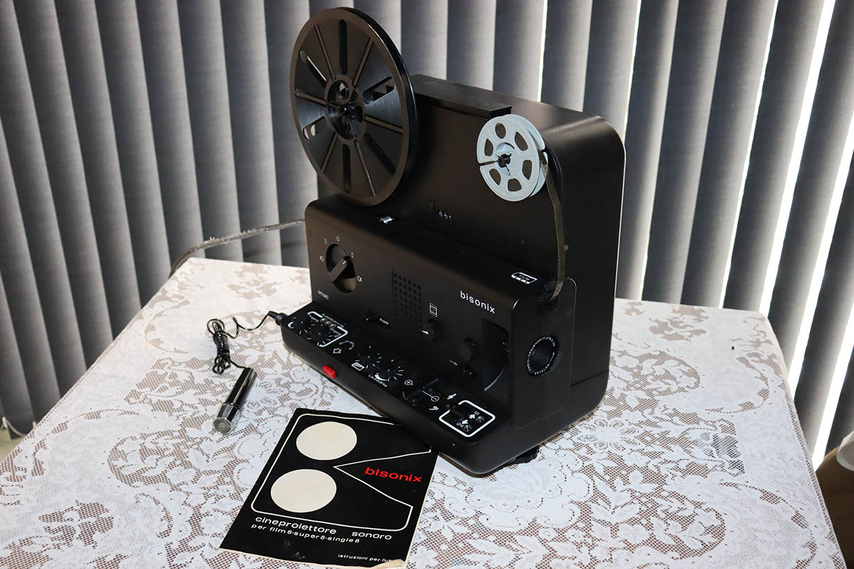 Projetor sonoro de filmes 8 e super 8 mm Bisonix