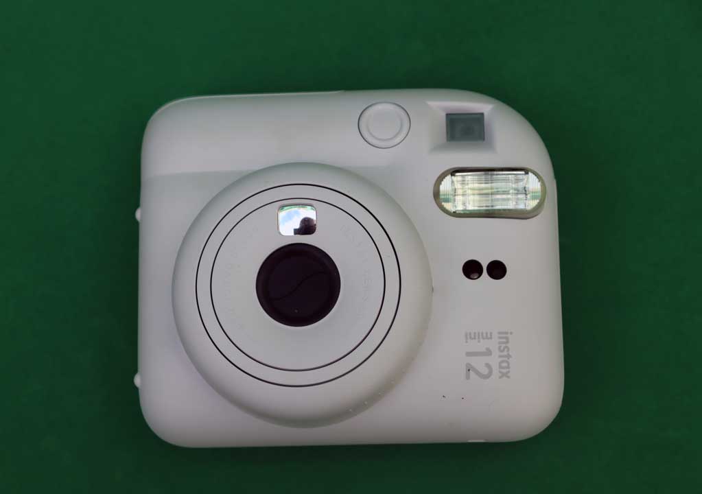 Maquina Instax 12, da Fuji Film, modelo tipo Polaroid (1)