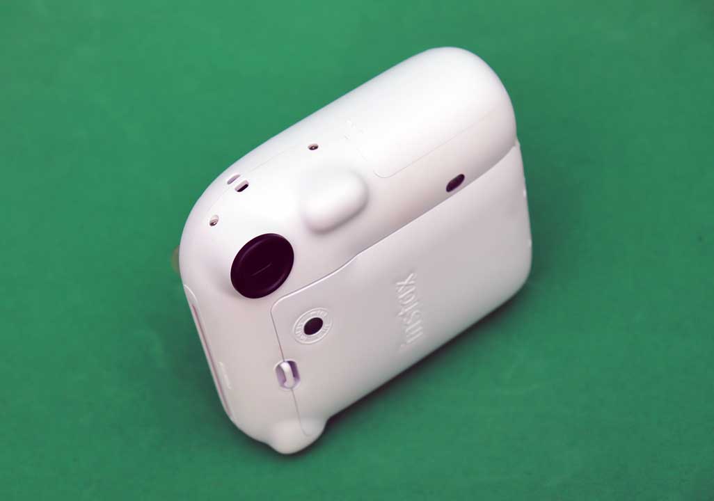 Maquina Instax 12, da Fuji Film, modelo tipo Polaroid (2)