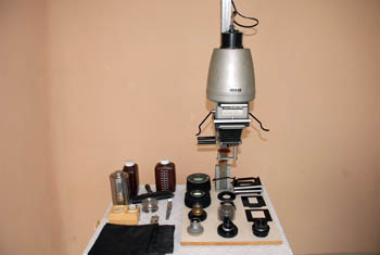 Equipamento de Laboratório Preto e Branco