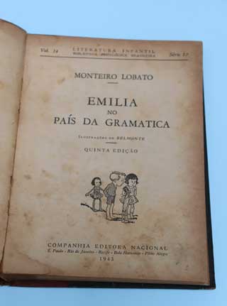 3 O livro de 1943 de Monteiro Lobato 'Emilia no País da Gramática'. Presente de aniversário de Helio