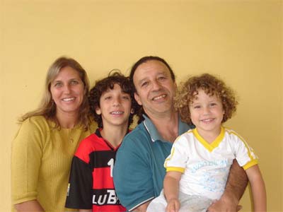 Sandra Stávale com o marido Rosenthal e filhos.
